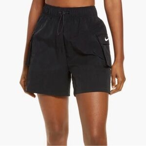 Nike Sportswear Essential
Women's Woven High-Rise Shorts